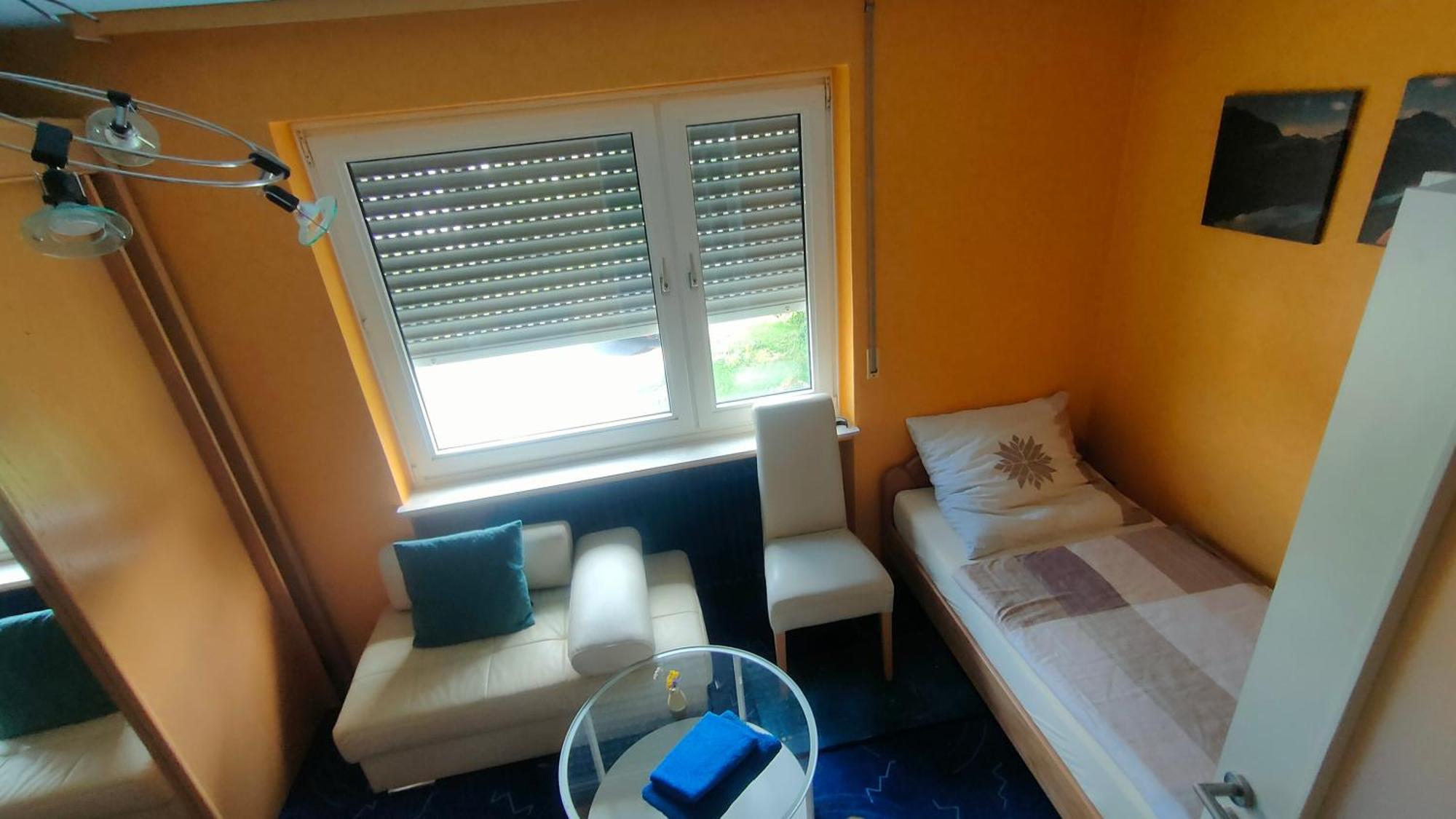 single or doubleroom homestay Kassel Lohfelden Værelse billede